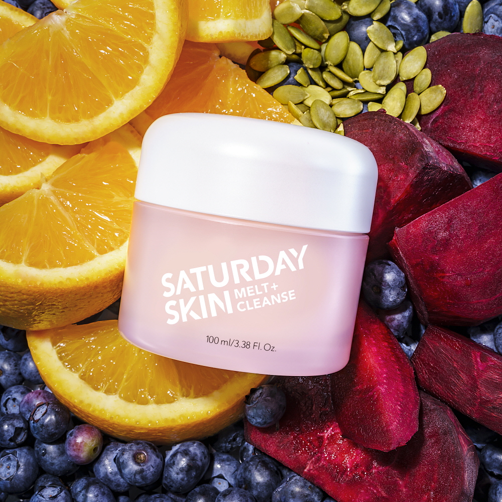 Saturday Skin Melt + Cleanse Makeup Melting Balm 100 ml – K-Beauty makeup remover and cleansing balm with antioxidants and natural oils for soft, radiant skin.